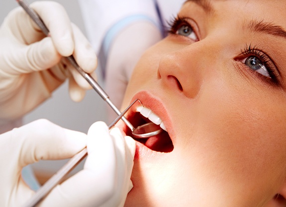 Patient receiving oral cancer screening